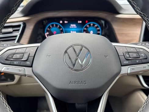Used 2024 Volkswagen Atlas SE w/ Panoramic Sunroof Package AWD/4WD image 23