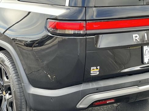 Used 2023 Rivian R1S Launch Edition image 5