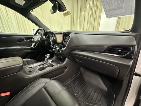 Used 2022 Chevrolet Traverse RS image 17
