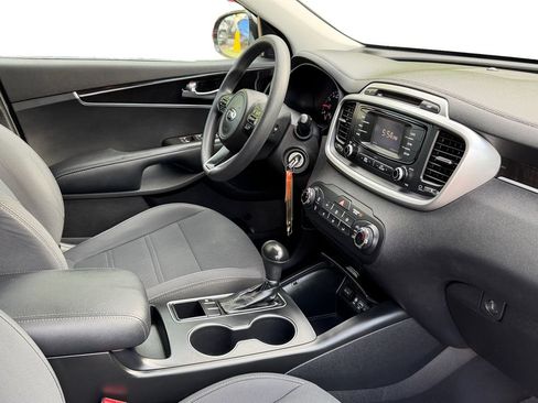 Used 2017 Kia Sorento FWD image 6