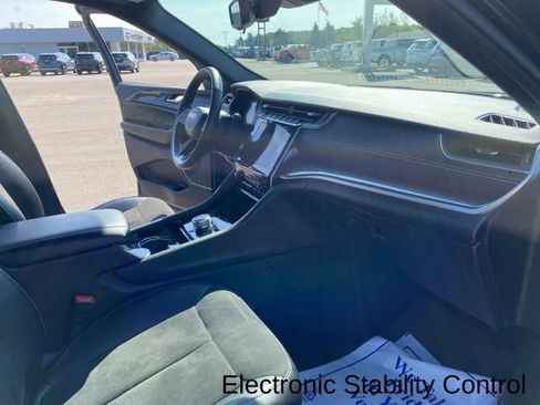 Used 2022 Jeep Grand Cherokee L Altitude image 37