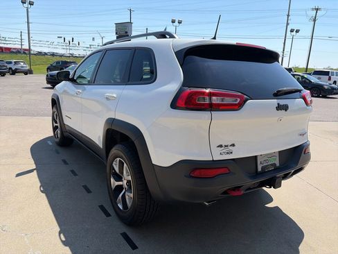 Used 2017 Jeep Cherokee Trailhawk image 4