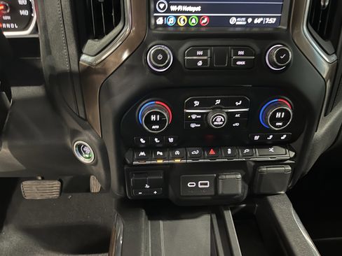 Used 2021 Chevrolet Silverado 1500 High Country w/ Technology Package image 24