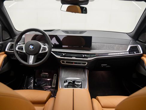 Used 2025 BMW X7 xDrive40i w/ M Sport Package image 10