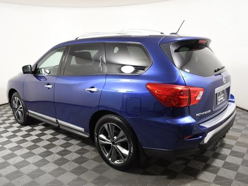 Used 2017 Nissan Pathfinder Platinum w/ Family Entertainment Package AWD/4WD image 3