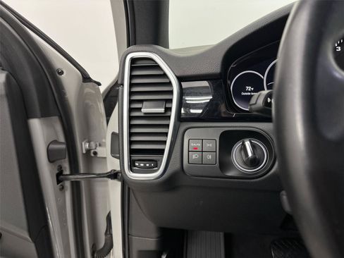 Used 2022 Porsche Cayenne Platinum Edition w/ Premium Package Plus AWD/4WD image 31