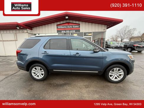 Used 2018 Ford Explorer XLT w/ Equipment Group 202A image 2