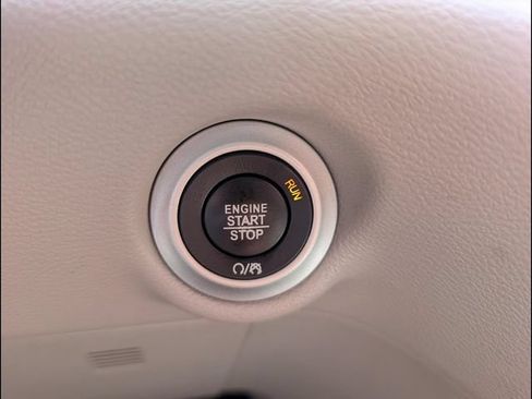 Used 2017 Chrysler Pacifica Touring-L Plus FWD image 11