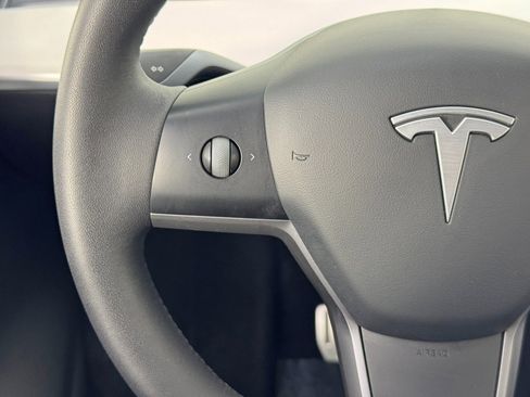 Used 2021 Tesla Model Y Performance image 19