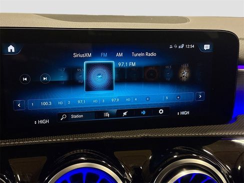 Used 2022 Mercedes-Benz CLA 250 4MATIC image 15