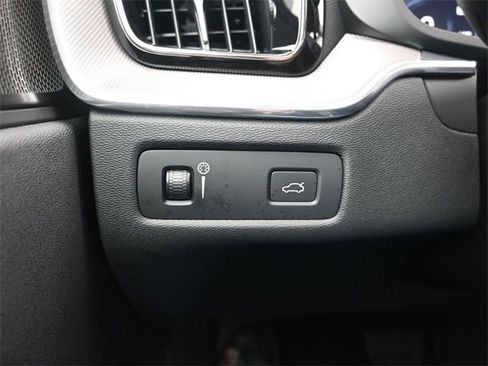 Used 2019 Volvo XC60 T5 Inscription w/ Protection Package Premier image 27