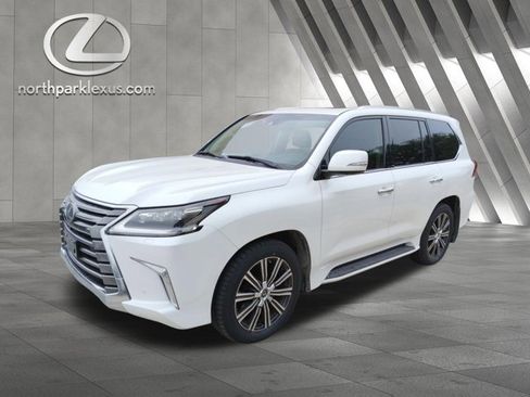 Used 2019 Lexus LX 570 4WD w/ Luxury Package image 3