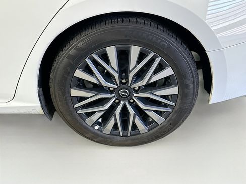 Used 2025 Nissan Altima 2.5 SV image 11