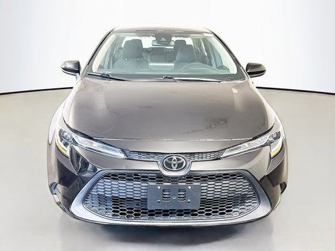 Used 2022 Toyota Corolla LE image 2