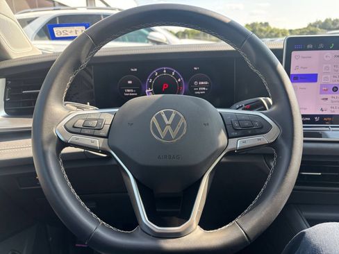 Used 2026 Volkswagen Tiguan SE FWD image 28