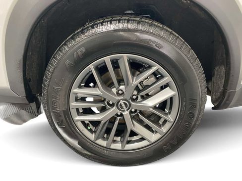 Used 2024 Nissan Rogue S FWD image 9