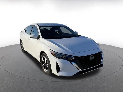 Used 2025 Nissan Sentra SV image 3