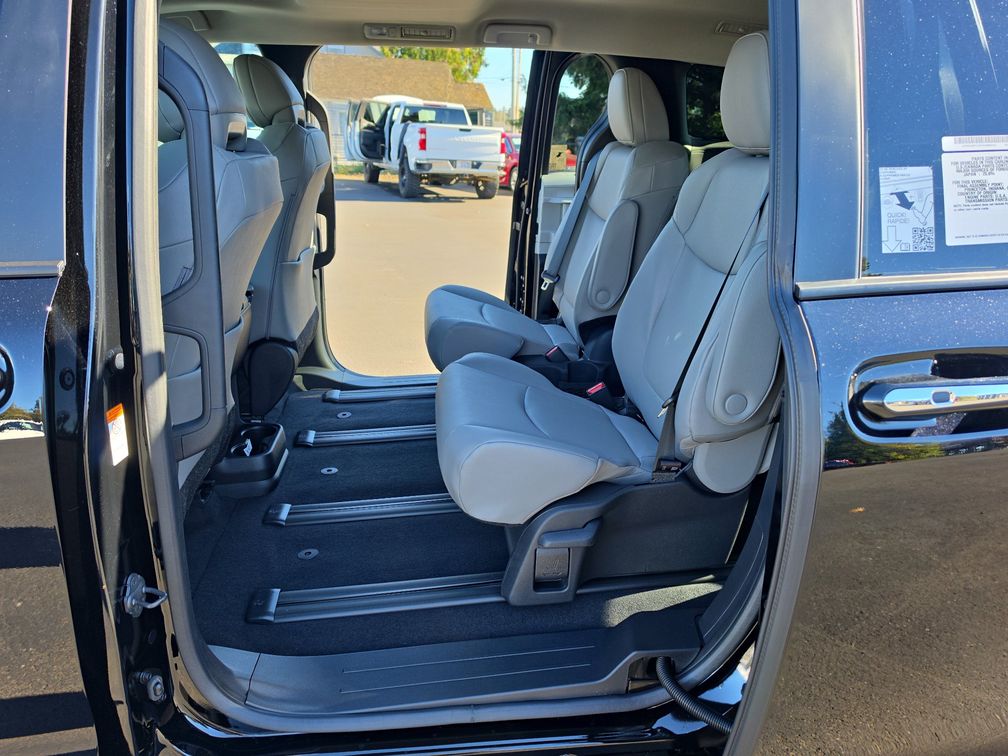 New 2026 Toyota Sienna XLE AWD/4WD image 18