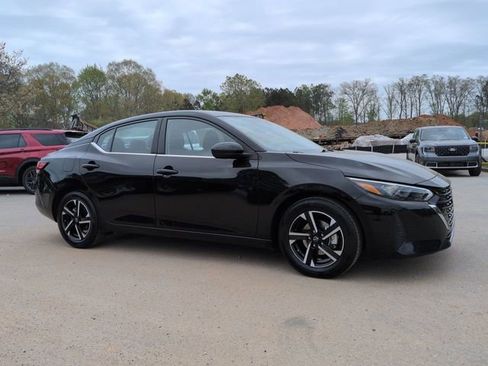 Used 2025 Nissan Sentra SV image 2