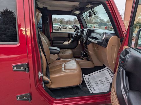 Used 2013 Jeep Wrangler Unlimited Rubicon w/ Max Tow Pkg image 12