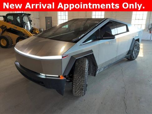 Used 2024 Tesla Cybertruck AWD Crew Cab image 2