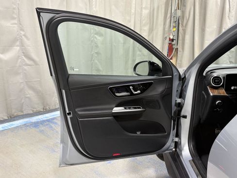 Used 2025 Mercedes-Benz GLC 350e 4MATIC image 24