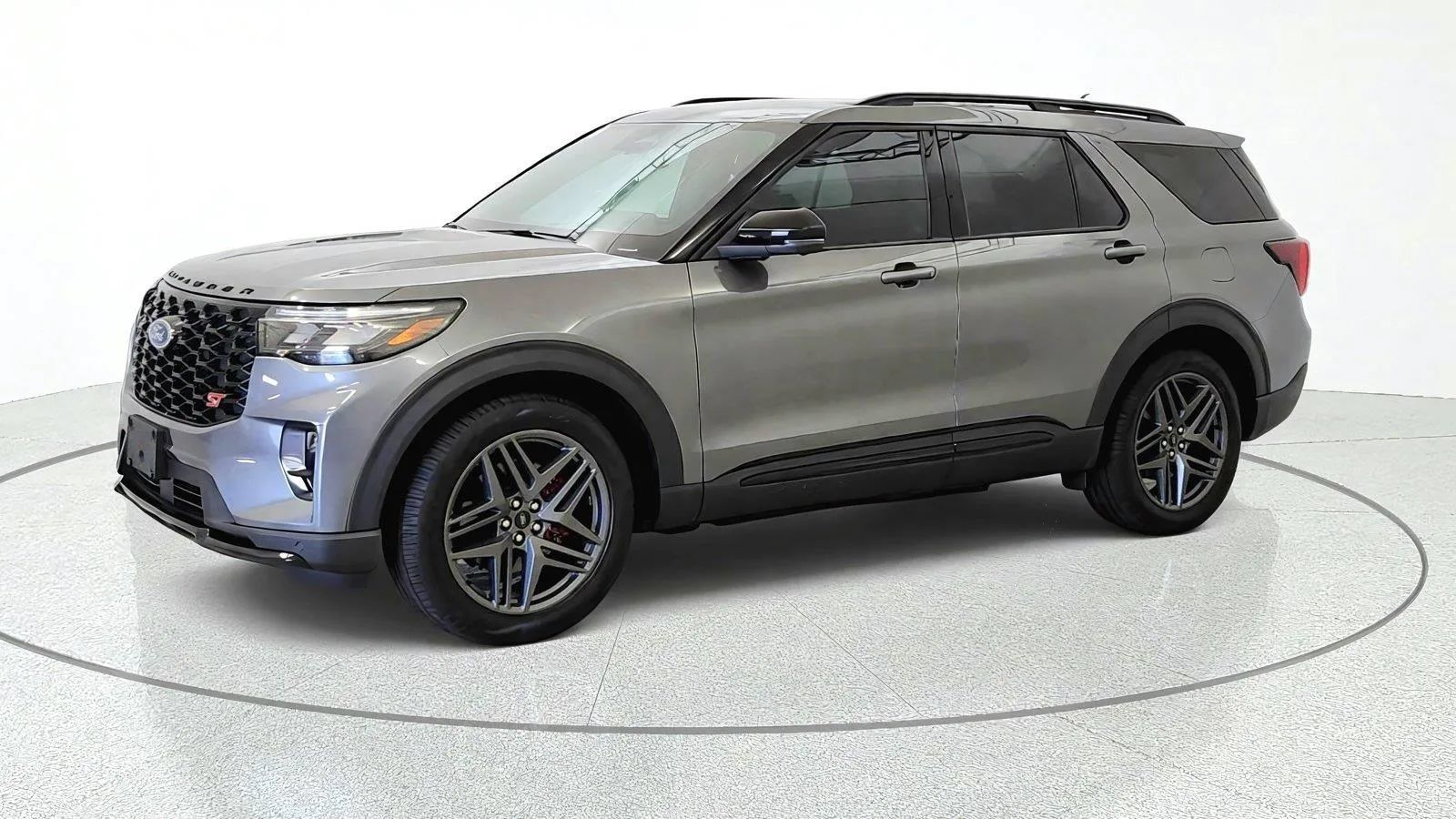 Used 2025 Ford Explorer ST w/ Sun And Sound Package RWD image 4
