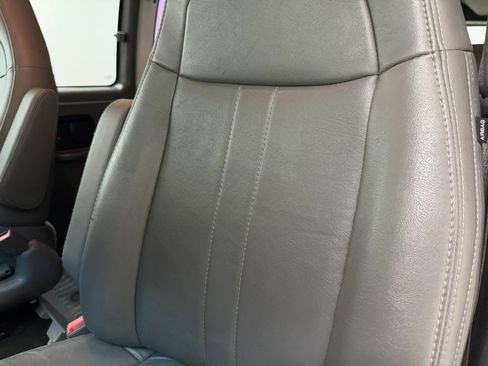 Used 2023 Chevrolet Express 3500 LS RWD image 17