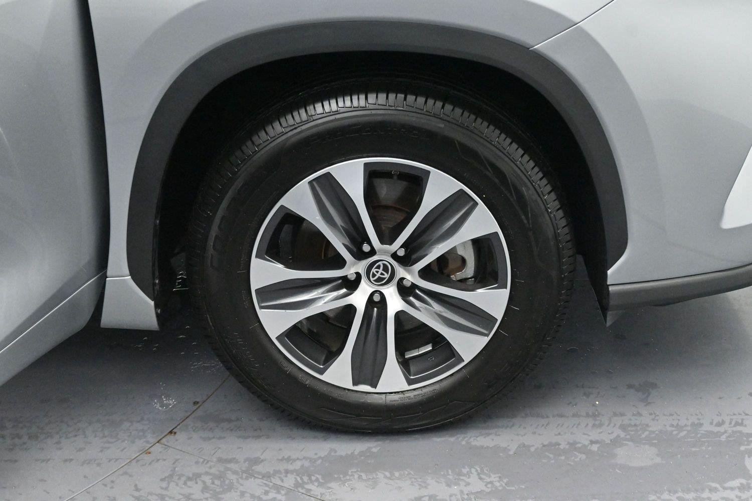 Used 2022 Toyota Highlander XLE FWD image 37