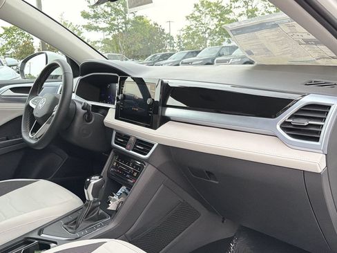 New 2026 Volkswagen Taos SE FWD image 18