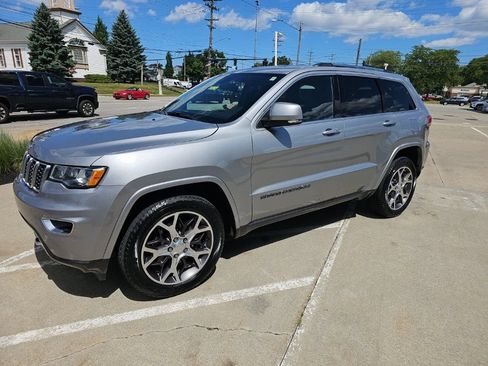 Certified 2018 Jeep Grand Cherokee Limited AWD/4WD image 10