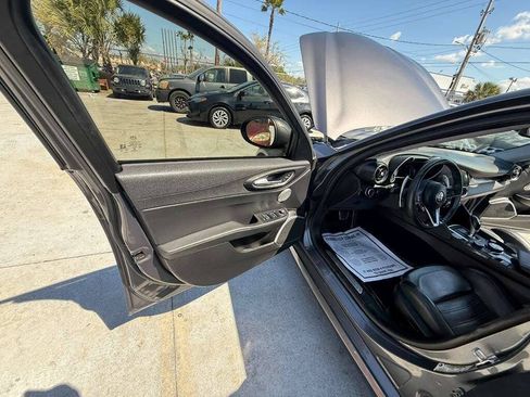 Used 2017 Alfa Romeo Giulia Ti w/ TI 19" Sport Package AWD/4WD image 17