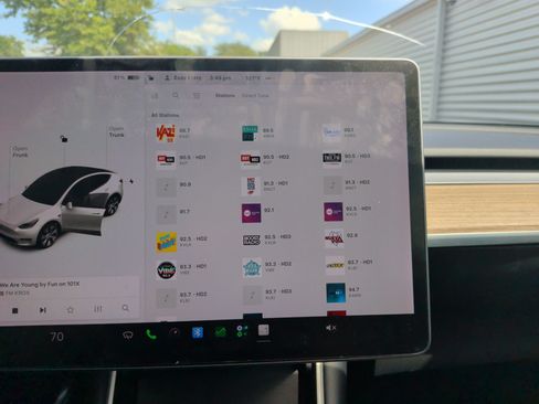 Used 2021 Tesla Model Y Long Range AWD/4WD image 22