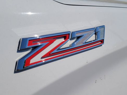 Used 2024 Chevrolet Silverado 1500 LT AWD/4WD image 6