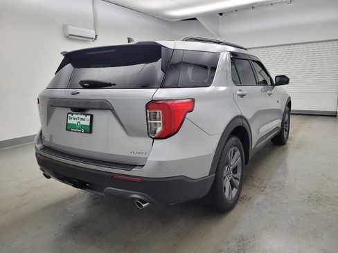 Used 2022 Ford Explorer XLT w/ Equipment Group 202A image 9
