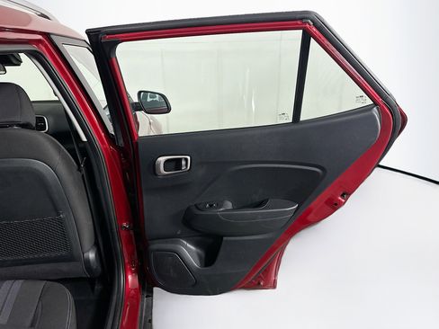 Used 2025 Hyundai Venue SEL FWD image 29