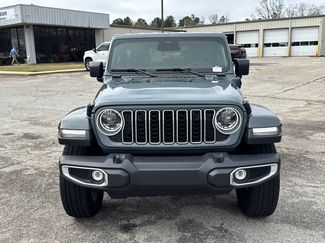 Used 2025 Jeep Wrangler Sahara video 2