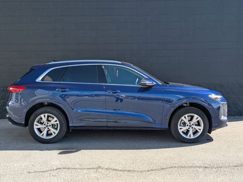 Certified 2025 Audi Q5 Premium w/ Convenience Package AWD/4WD image 5