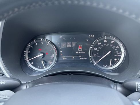 Used 2021 Toyota Highlander XLE AWD/4WD image 17