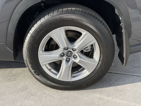 Used 2023 Toyota Highlander LE image 8