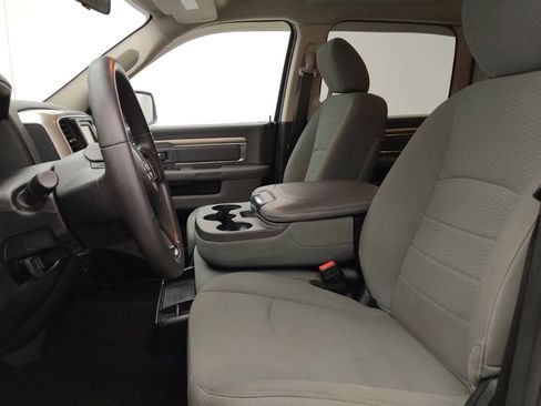 Used 2018 RAM 1500 Classic SLT AWD/4WD image 17
