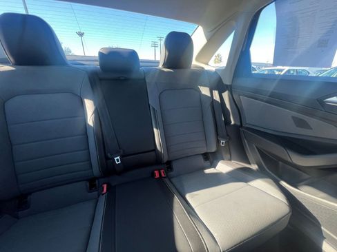 Used 2025 Volkswagen Jetta SE image 37
