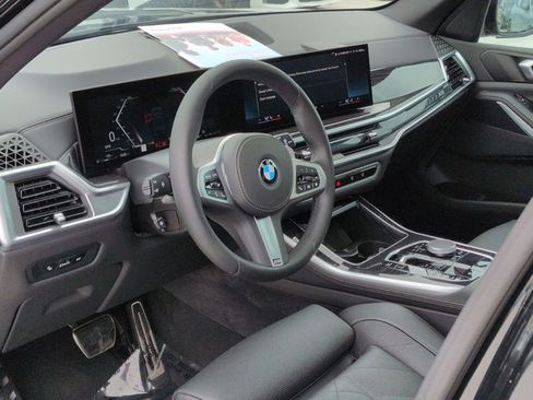 Used 2025 BMW X5 xDrive40i w/ M Sport Package AWD/4WD image 10
