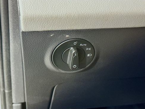 Used 2023 Volkswagen Taos SE image 15