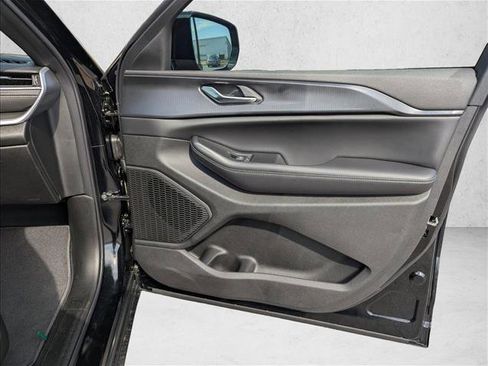 New 2025 Jeep Grand Cherokee Altitude image 26