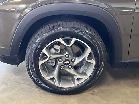 Used 2024 Chevrolet Trax LT w/ Sunroof Package image 7