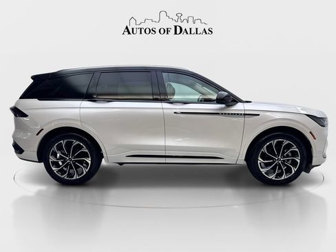 Used 2025 Lincoln Nautilus Reserve AWD/4WD image 10