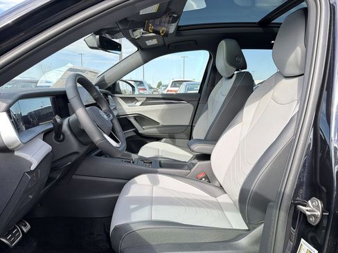 New 2026 Volkswagen Tiguan SE R-Line image 11