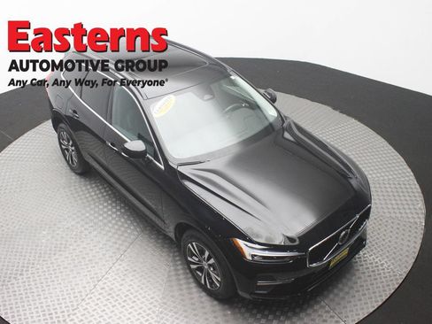 Used 2023 Volvo XC60 B5 Core FWD image 3