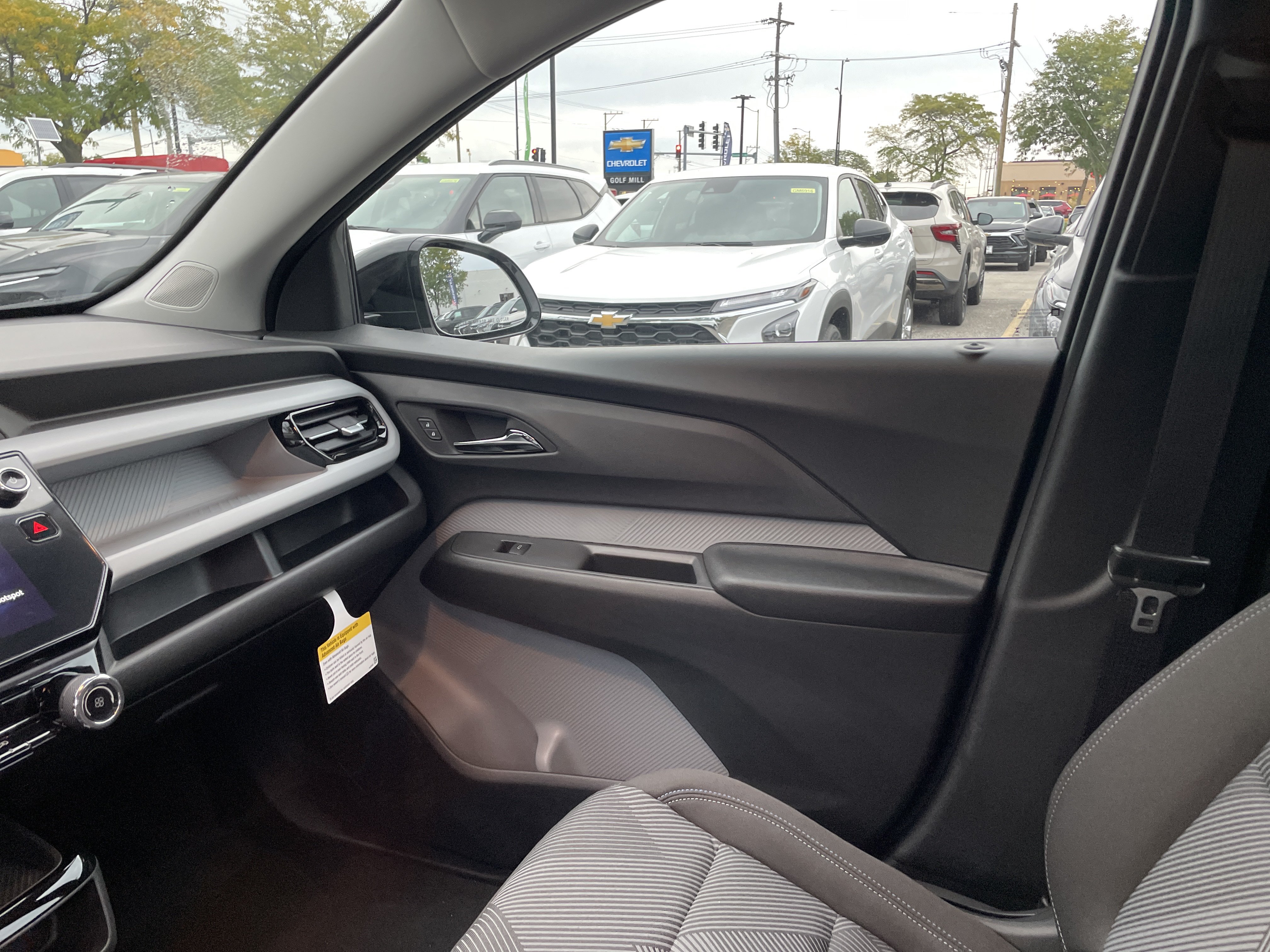 New 2027 Chevrolet Bolt LT w/ Comfort Package FWD image 24